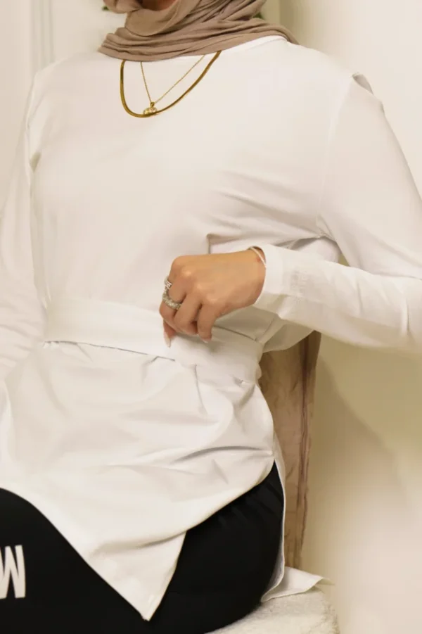 Modelle/Move Dana Split Tie Top